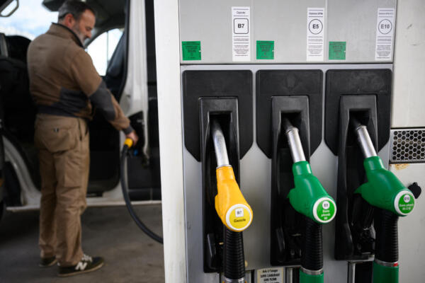 Cae precio de petróleo tras nueva propuesta de paz de Irán