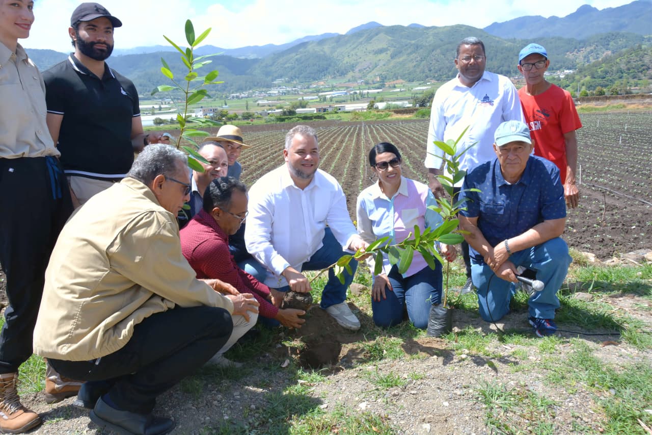Hecmilio Galván "Es tiempo de aprovechar la agricultura de Constanza para el Agroturismo”