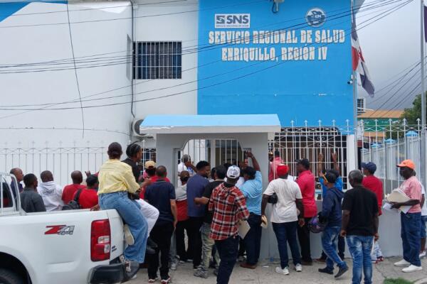 De acuerdo con informaciones ofrecidas por las autoridades hospitalarias, alrededor de la 1:00 de la tarde de la primera jornada ya se había completado el pago a 245 servidores públicos. Foto: Fuente externa 