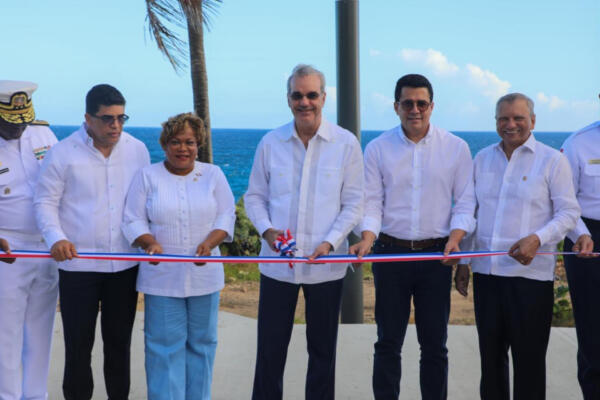 Presidente Abinader y ministro Collado inauguran segunda etapa del malecón de Santo Domingo Este