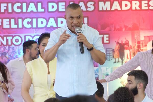 Joselito Echavarria reúne a cientos de madres y deja abierta la incógnita sobre su futuro político