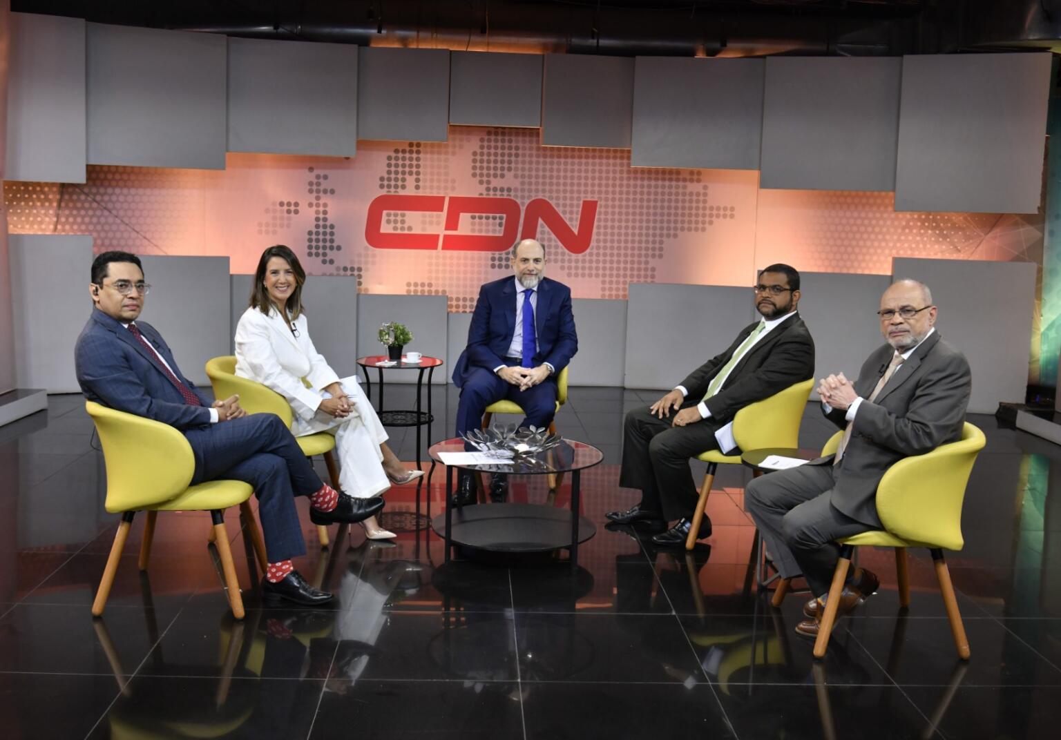 De izquierda a derecha: Federico Jovine, Katherine Hernández, Jose Luis de Ramón, Héctor Marte y Nelson Rodríguez. / foto: Félix de la Cruz.