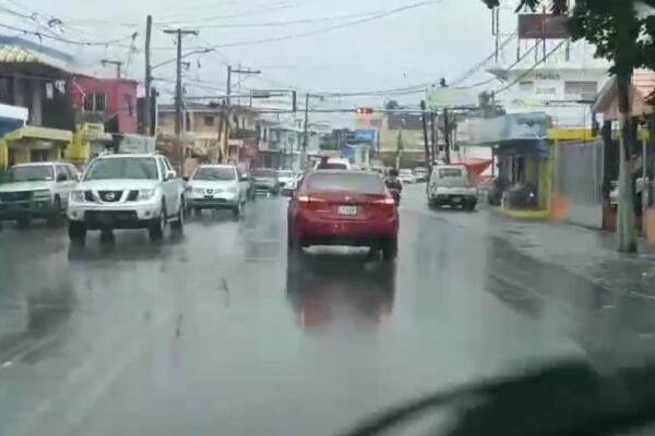 Fuertes lluvias provocan inundaciones y mantienen en alerta a La Romana