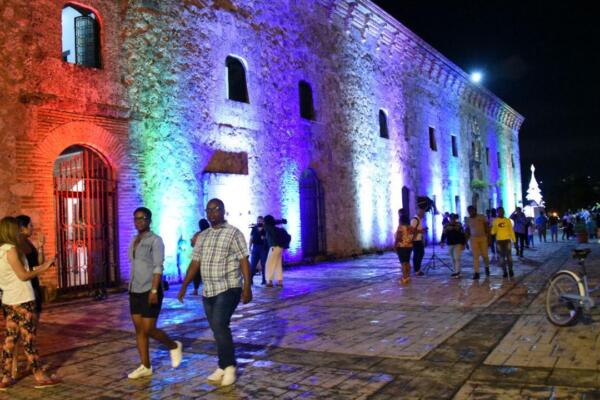 El Alcázar de Colón y el Museo de las Casas Reales permanecen cerrados debido a trabajos de restauración y conservación.