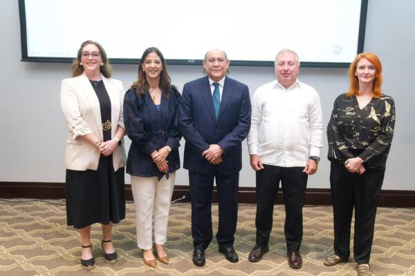 Foto principal:Gabriela Zermeño, Odile Camilo Vincent, Rafael Santos Badía, Sergio Maf-fettone y Paola 