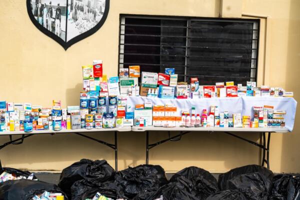MICM, Ceccom y Digemaps incautaron 1.5 millones de medicamentos sin registro sanitario en Espaillat, valorados en RD$31 millones.
