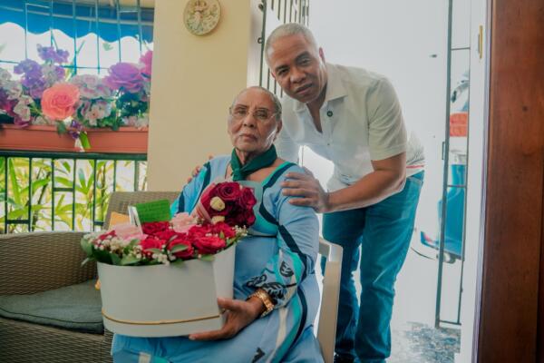 Fernández destacó la importancia de honrar y valorar el esfuerzo de las mujeres que día a día dedican su vida al bienestar de sus familias.Foto: Fuente externa 