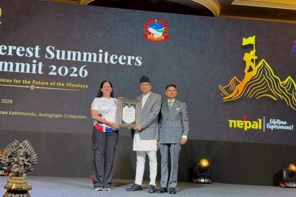 La montañista dominicana Thais Herrera participó en el Everest Summiteers Summit 2026, celebrado en Nepal.