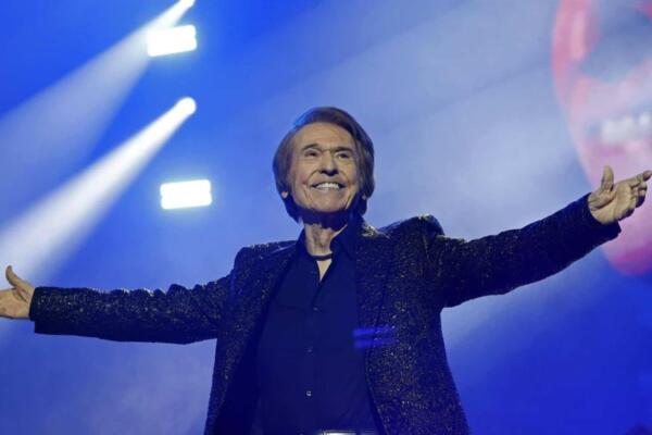 Raphael conquista el Teatro Nacional con “Raphaelísimo”