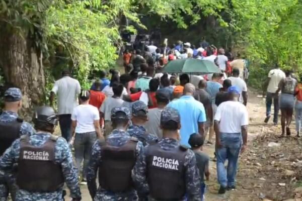 Protestan en Hatillo, San Cristóbal, por extracción de materiales en río Haina