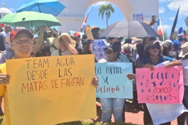 La marcha contra la explotación minera en Loma Los Romeros en San Juan estuvo marcada por cacerolazos y enfrentamientos entre manifestantes y autoridades.