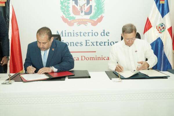 RD y Trinidad y Tobago firman acuerdo para fortalecer operaciones de transporte aéreo