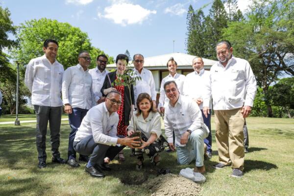 Inauguran Complejo Experimental de Innovación Avícola.
