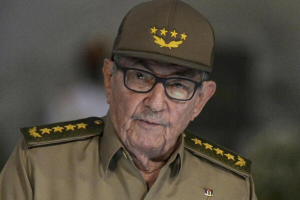  Raúl Castro,  expresidente cubano. 