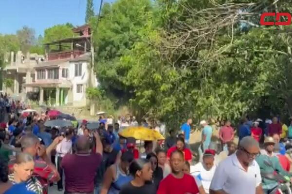 Residentes de Villa Los Almácigos en manifestación pacífica. Foto: CDN Digital