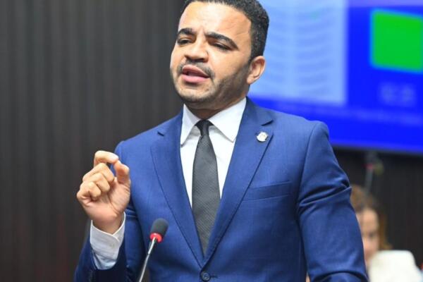 La iniciativa la sometió el diputado Saulo Vega.