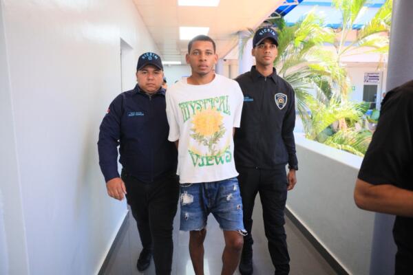 Hombre se entrega por muerte de cabo en Santo Domingo Este.
