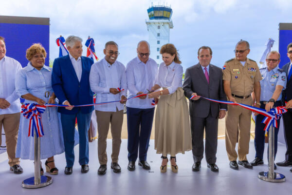 Inauguran moderna torre de control y sistema de luces en San Isidro