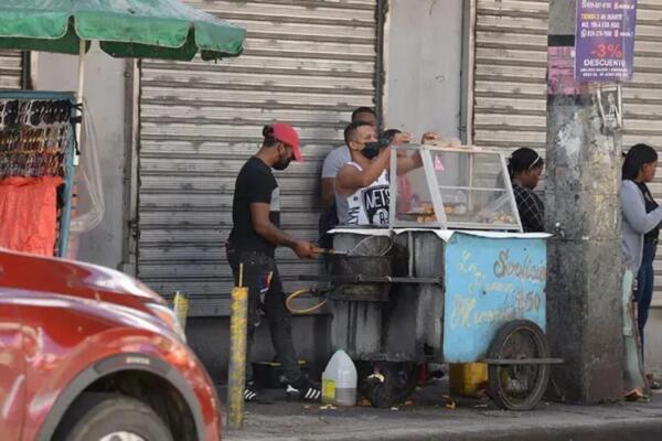 En el Día del Trabajador, ciudadanos del Gran Santo Domingo aseguran que el trabajo informal les permite generar mayores ingresos y enfrentar el alto costo de la vida.