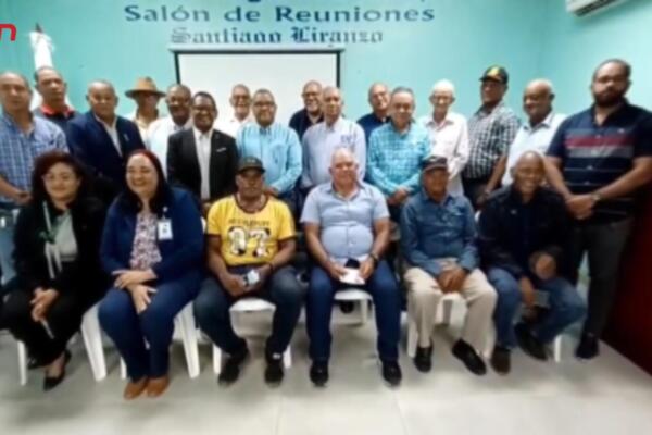 Representantes de la UASD Mao y la Junta de Regantes durante la firma del acuerdo para fortalecer la gestión hídrica en el Noroeste.