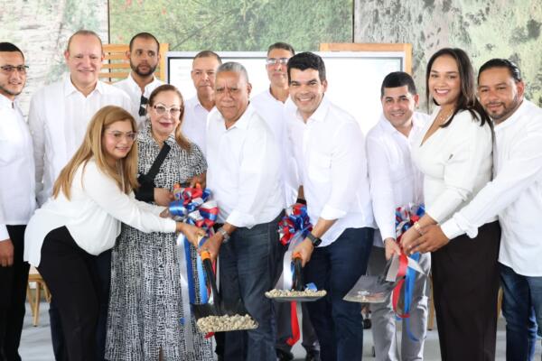 Wellington Arnaud deja iniciado acueducto San José de las Matas. Foto: Fuente externa 