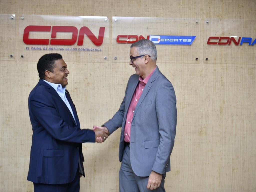 José Monegro, del comité de los JCC, y Frank Camilo, director de CDN Deportes