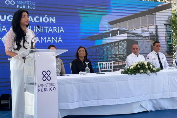La procuradora general de la República, Yeni Berenice Reynoso en el acto de inauguración de la Fiscalía Comunitaria en el municipio de Sánchez, Samaná.  