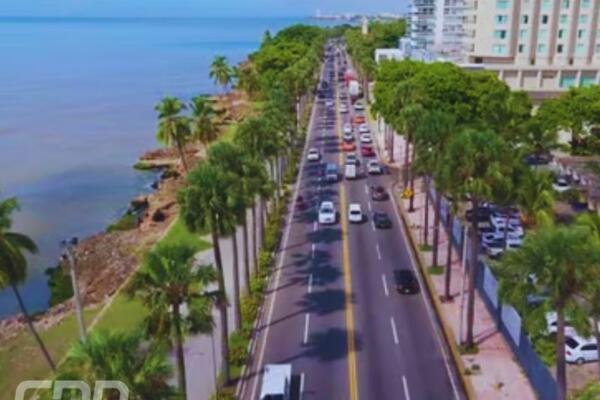 La avenida George Washington es el tramo central del malecón de Santo Domingo. Se extiende desde la intersección con la avenida Abraham Lincoln, al oeste, hasta la zona del Obelisco Macho y la plaza Juan Barón, al este.  FOTO: Fuente externa