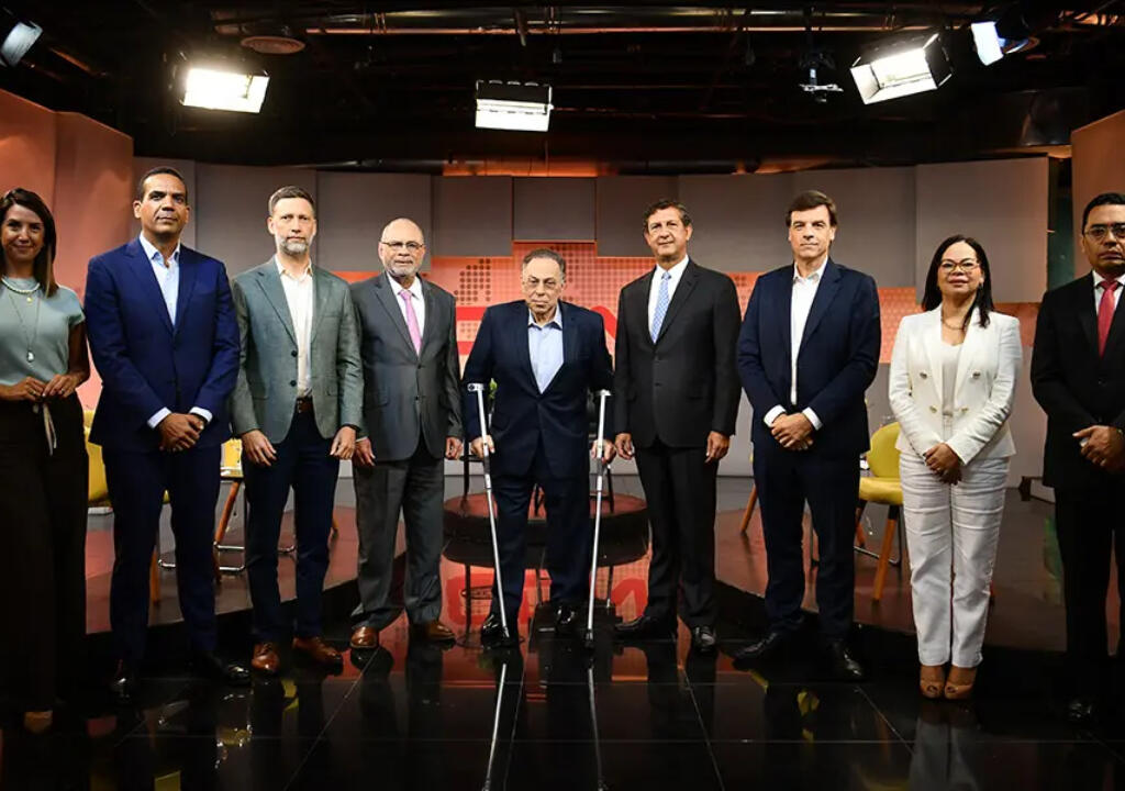 Katherine Hernández, Emilio Contreras, Gustavo Martínez, Nelson Rodríguez, Celso Marranzini, Manuel Estrella, José Luis Actis, Yanesi Espinal y Federico Jovine, en la parte preliminar de la entrevista Especial, un espacio en el que los temas abordados fueron diversos.