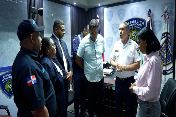 Policía Nacional recibe entrega de hombre acusado de delitos de alta tecnología