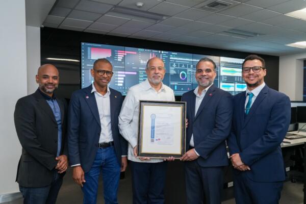 Richard Mateo, Ramón Núñez, Wilfredo Alcántara, Erick O'Reilly y Francisco González, de Claro Dominicana. Foto: Fuente externa 