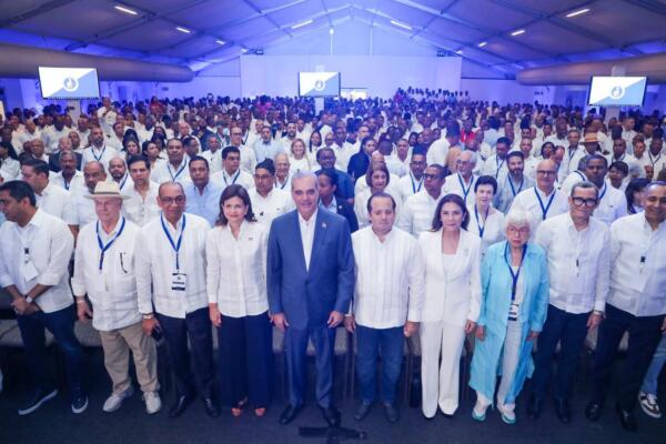 Presidente Abinader llama a cuidar al PRM con “humildad, unidad y determinación”
