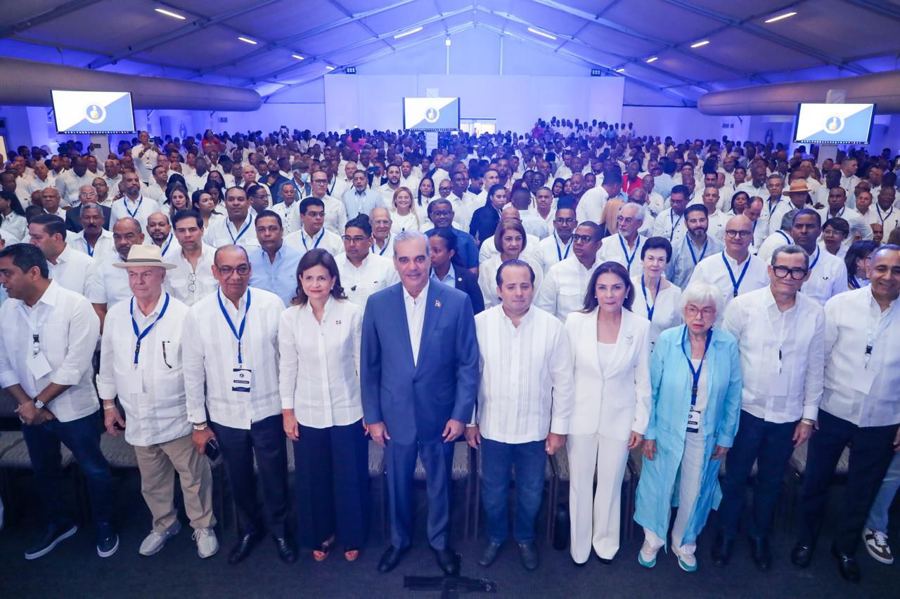 Presidente Abinader llama a cuidar al PRM con “humildad, unidad y determinación”