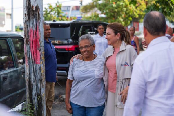 Carolina fortalece cercanía con bases PRM en visita a dirigentes históricas de la capital