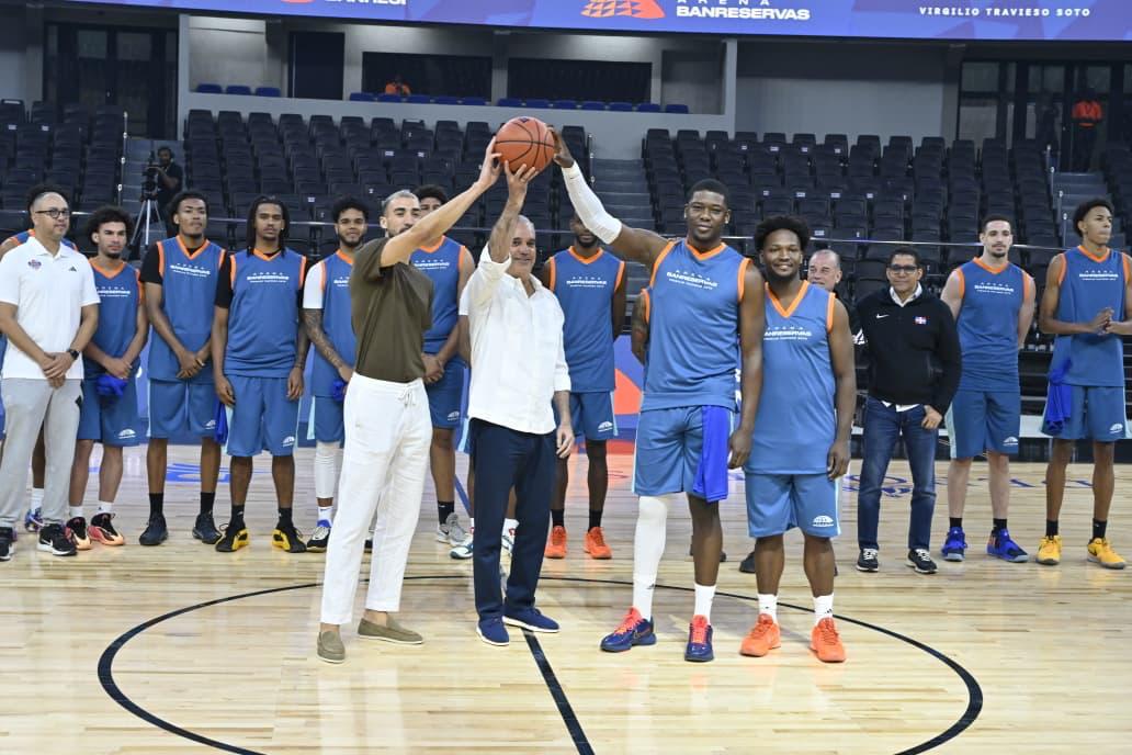 Por su parte, el ministro de Deportes, Kelvin Cruz, afirmó que la remodelación cumple con todos los estándares internacionales, lo que convierte a la Arena Banreservas en una de las instalaciones deportivas más modernas del Caribe.