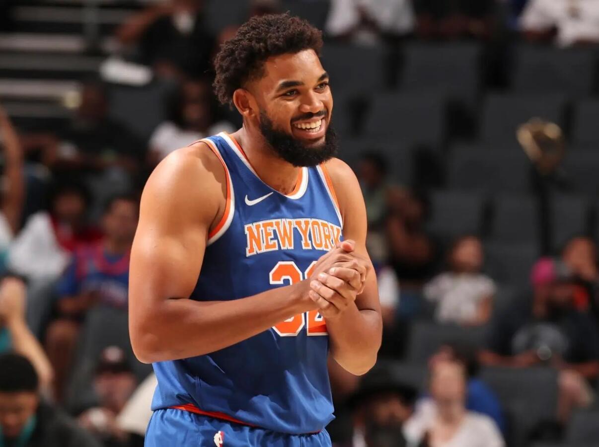 Wembanyama tuvo una de las acciones defensivas más destacadas con un bloqueo sobre Karl-Anthony Towns
