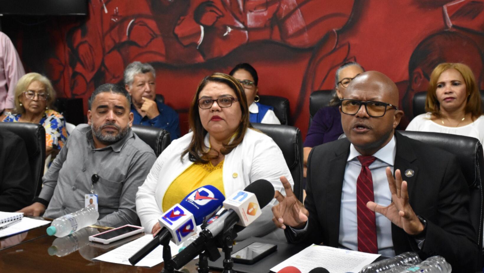 CMD pide revisar artículos del nuevo Código Penal; asegura pone en riesgo labor del personal de salud.