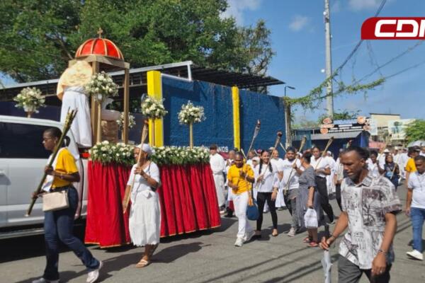 Procesión de Corpus Christi en Los Alcarrizos moviliza a cientos / Foto: Yafreisi Agüero
