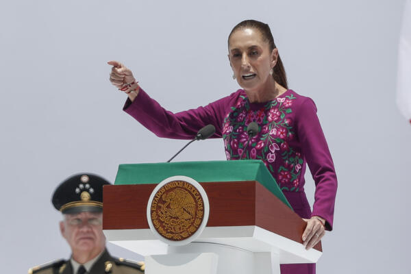 La presidenta de México, Claudia Sheinbaum, habla durante su informe de rendición de cuentas a dos años del triunfo en las elecciones de 2024, en la Plaza de la República en Ciudad de México (México). EFE/Isaac Esquivel