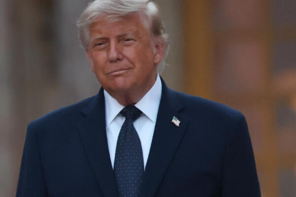 El presidente de Estados Unidos, Donald J. Trump, llega al Palacio de Versalles, en Versalles, al oeste de París (Francia), el 17 de junio de 2026. EFE/MOHAMMED BADRA

