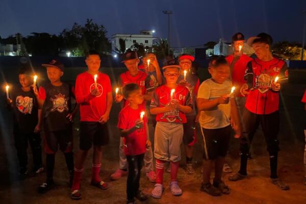 Deportistas de Nagua protestan por falta de luz en play de sóftbol.