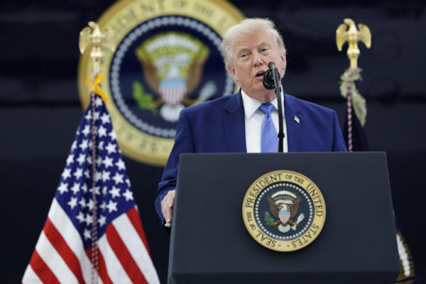 El presidente Donald Trump pronuncia un discurso tras recorrer el avión más nuevo de la flota presidencial en la Base de la Fuerza Aérea Andrews el 19 de junio de 2026 en la Base Conjunta Andrews, Maryland. Alex Wong/Getty Images/AFP
