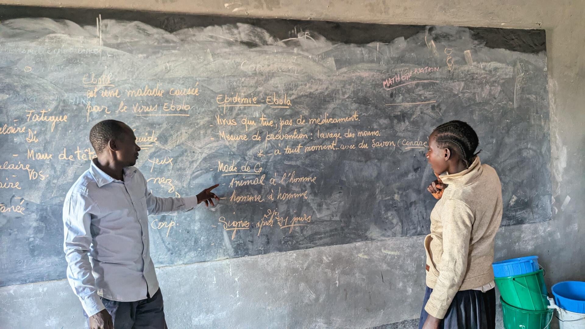 Ébola y desinformación vacían escuelas en el este del Congo RD.