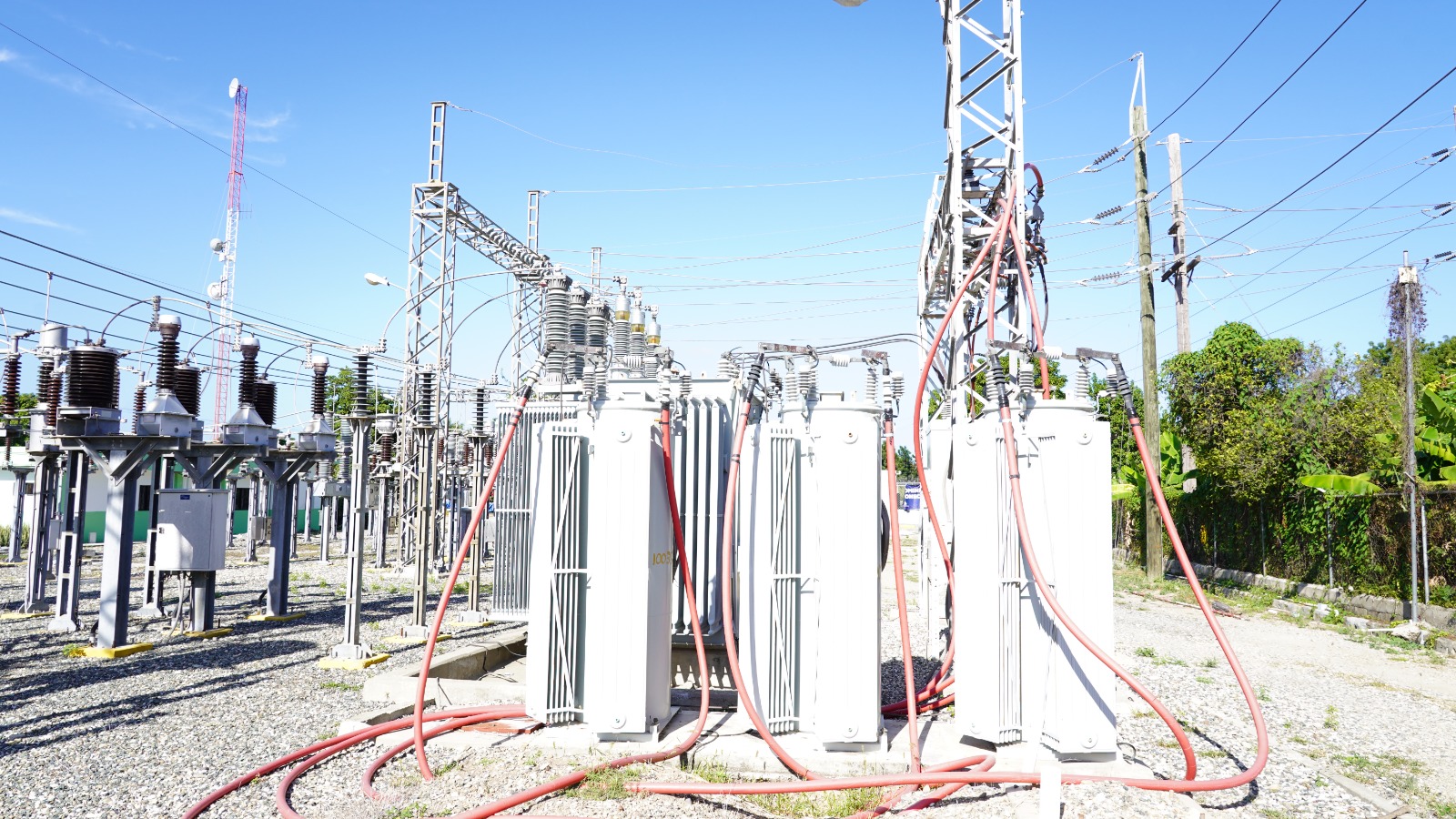 Edesur instala transformador en Azua