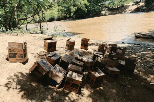 Ejército ocupa contrabando de aceite de motor en Pedro Santana. Foto: Fuente externa 