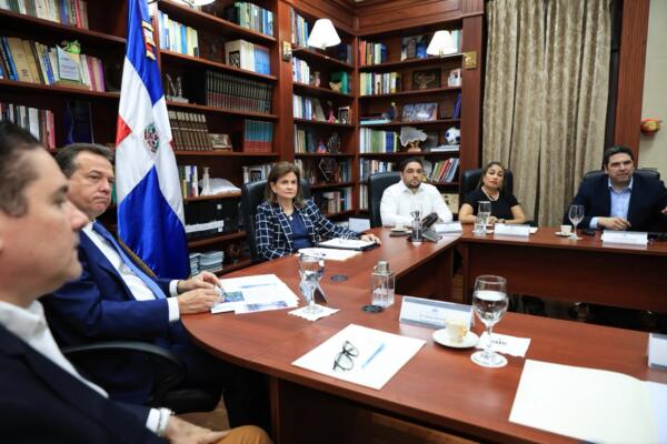 El Gobierno fortalece alianzas con el sector de la construcción con acero para impulsar el desarrollo sostenible del paí. Foto: Fuente externa 