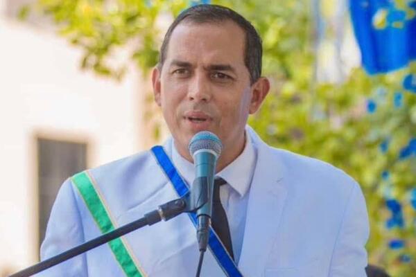 El alcalde de Haina, Osvaldo Rodríguez, denunció este lunes una situación de crisis en el Cuerpo de Bomberos del municipio. Foto: Fuente externa 