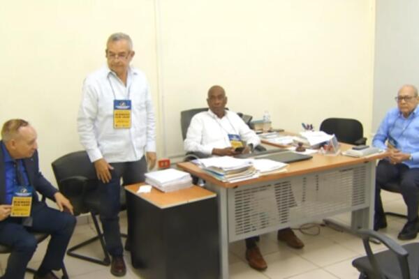 Comisión Electoral supervisa compleja votación en la UASD
