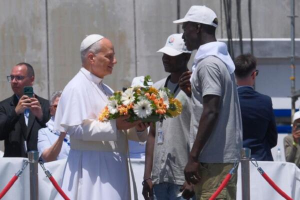 Los migrantes al papa: Que no se nos mire sólo como números, sino como personas con sueños. Foto: Fuente externa
