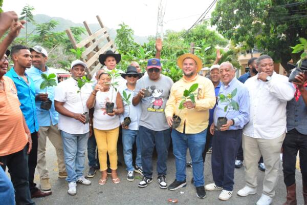 Hecmilio Galván trabaja para desarrollar el municipio de Peralta en Azua. Foto: Fuente externa 